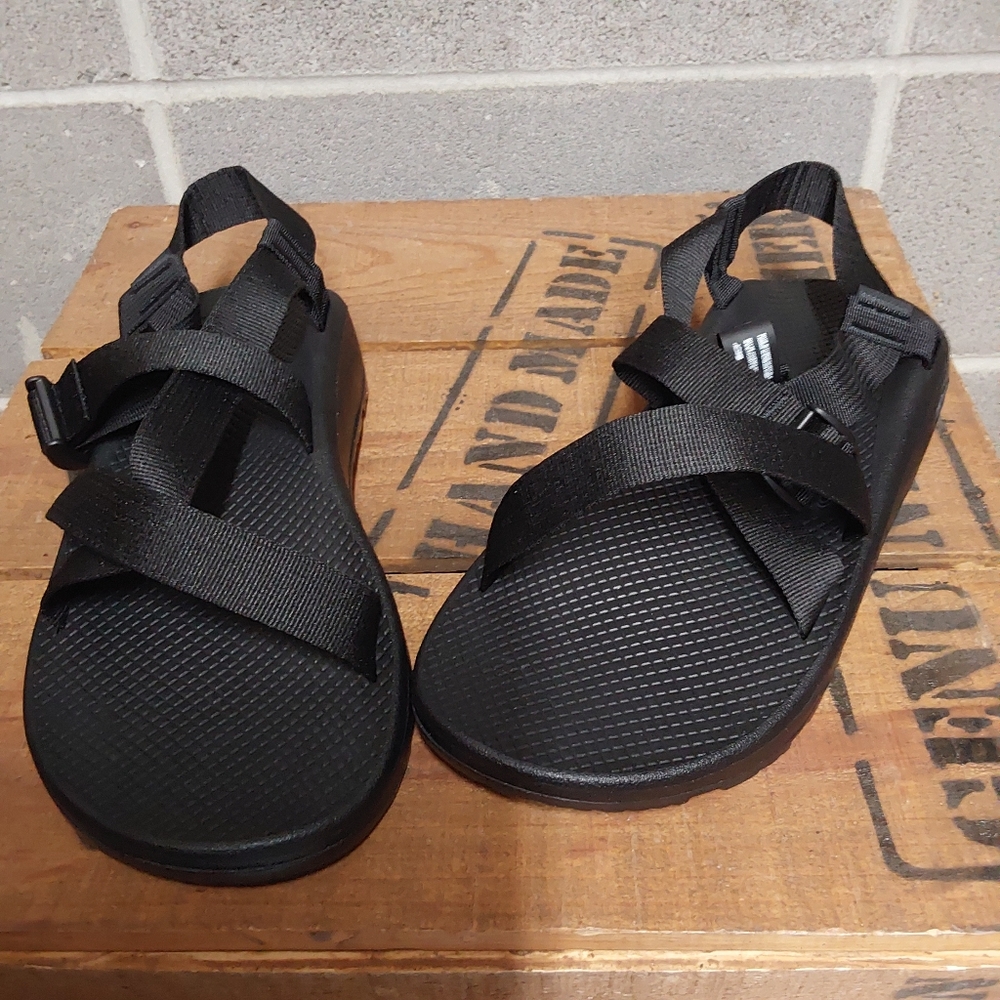 New in Box Chaco Men's Zcloud Solid Black Sandals retail $99.95